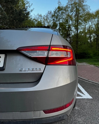 Skoda Superb cena 63000 przebieg: 242000, rok produkcji 2015 z Włoszczowa małe 154